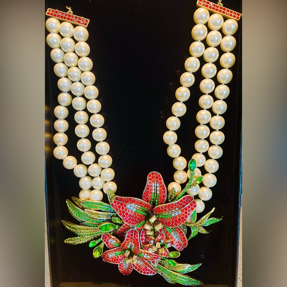 Heidi Daus 🆕 “Amaryllis” Crystals Floral Beaded Necklace